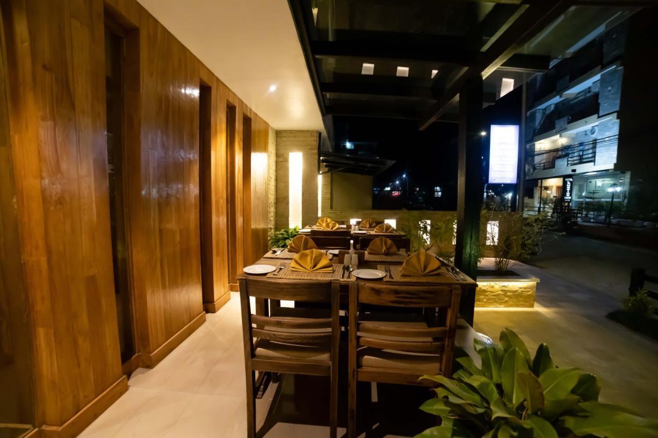 Aabas Pokhara By Barahi Hospitality Hotel Екстериор снимка