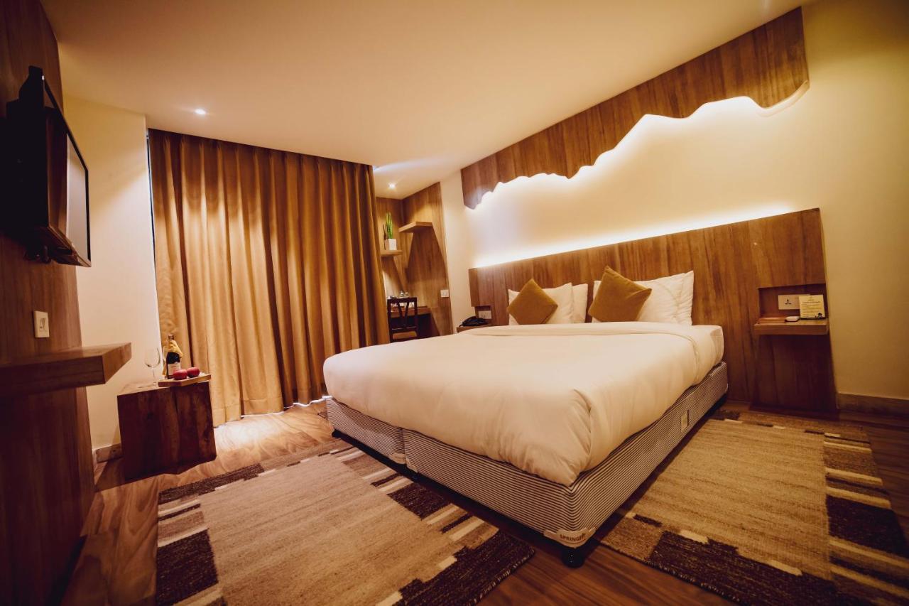 Aabas Pokhara By Barahi Hospitality Hotel Екстериор снимка