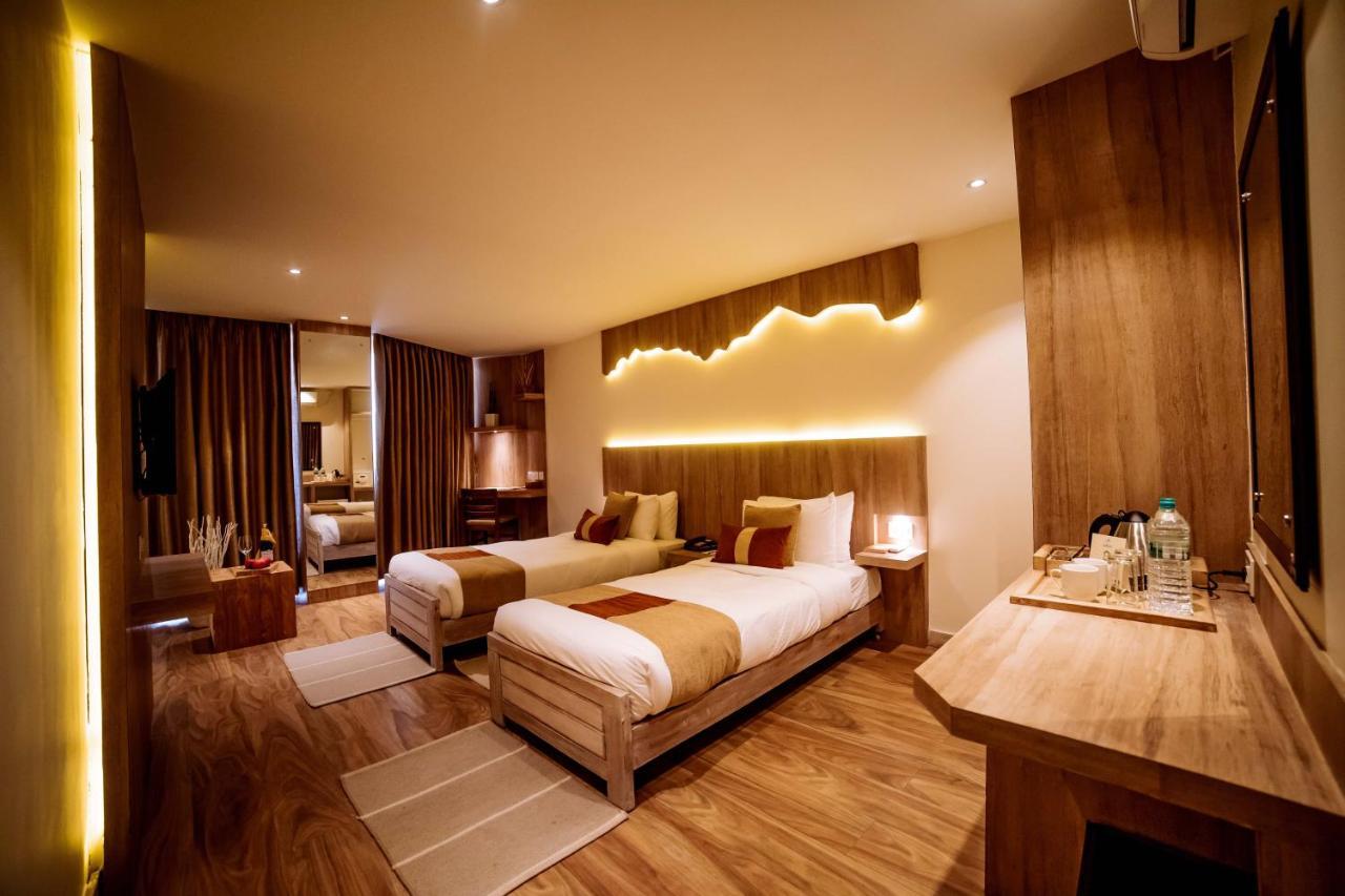 Aabas Pokhara By Barahi Hospitality Hotel Екстериор снимка