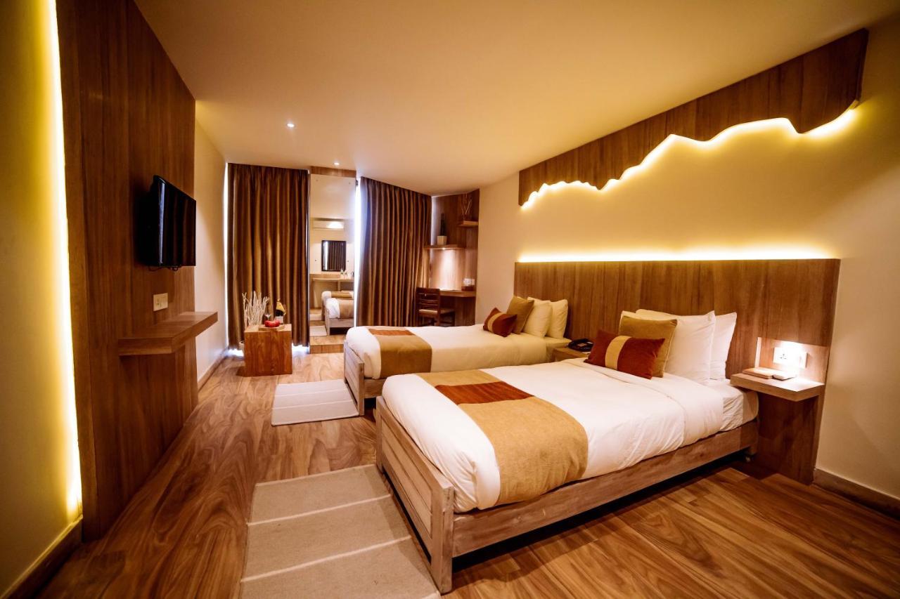Aabas Pokhara By Barahi Hospitality Hotel Екстериор снимка