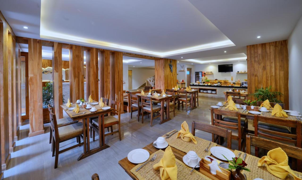 Aabas Pokhara By Barahi Hospitality Hotel Екстериор снимка