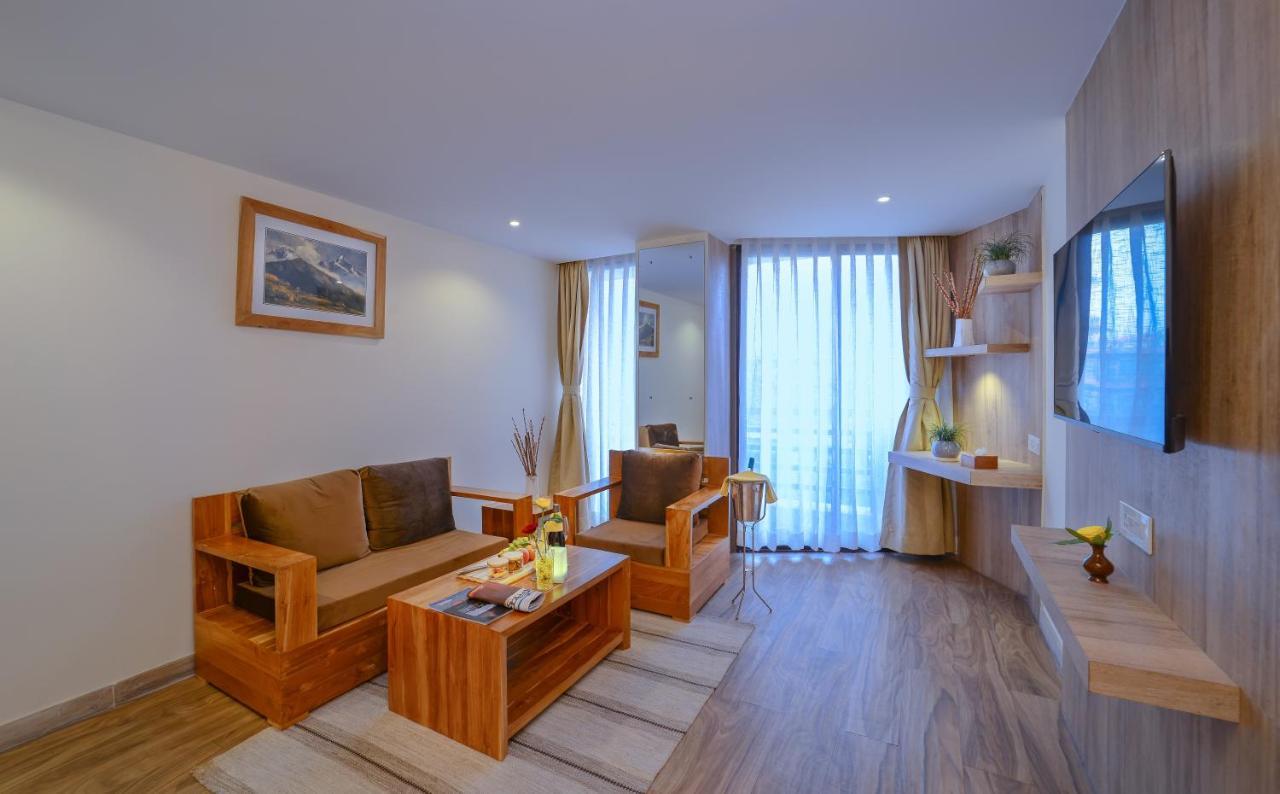 Aabas Pokhara By Barahi Hospitality Hotel Екстериор снимка