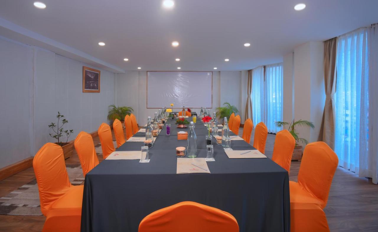Aabas Pokhara By Barahi Hospitality Hotel Екстериор снимка
