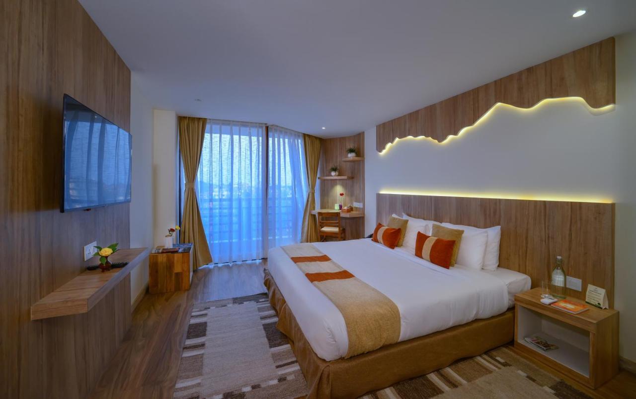 Aabas Pokhara By Barahi Hospitality Hotel Екстериор снимка