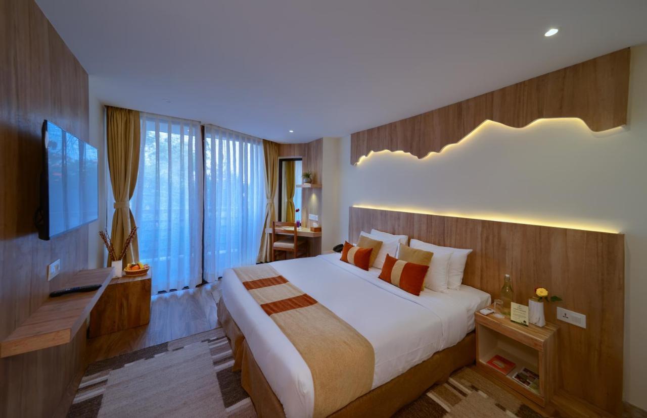 Aabas Pokhara By Barahi Hospitality Hotel Екстериор снимка