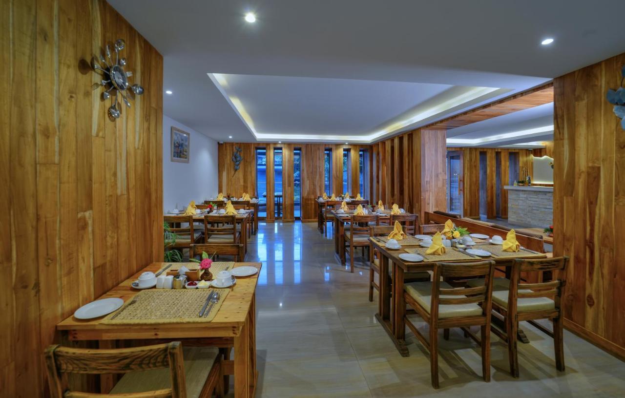 Aabas Pokhara By Barahi Hospitality Hotel Екстериор снимка