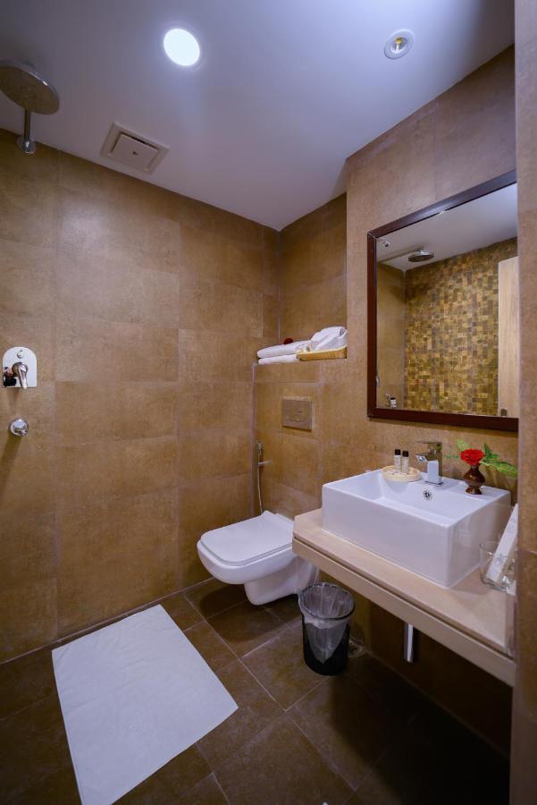 Aabas Pokhara By Barahi Hospitality Hotel Екстериор снимка