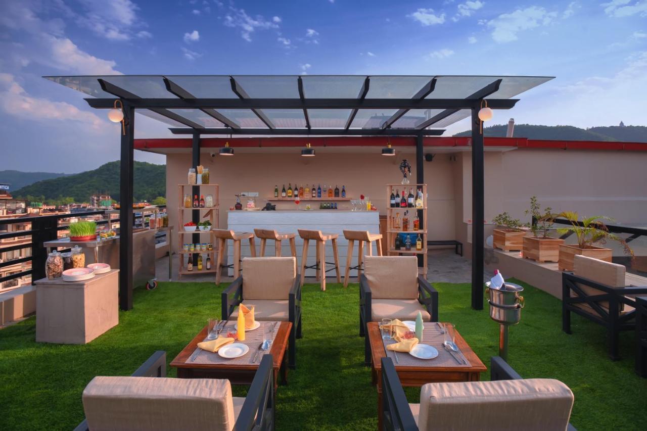 Aabas Pokhara By Barahi Hospitality Hotel Екстериор снимка