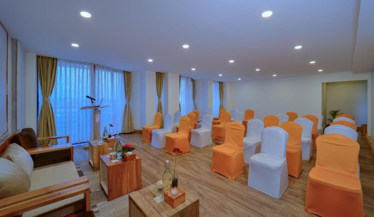 Aabas Pokhara By Barahi Hospitality Hotel Екстериор снимка