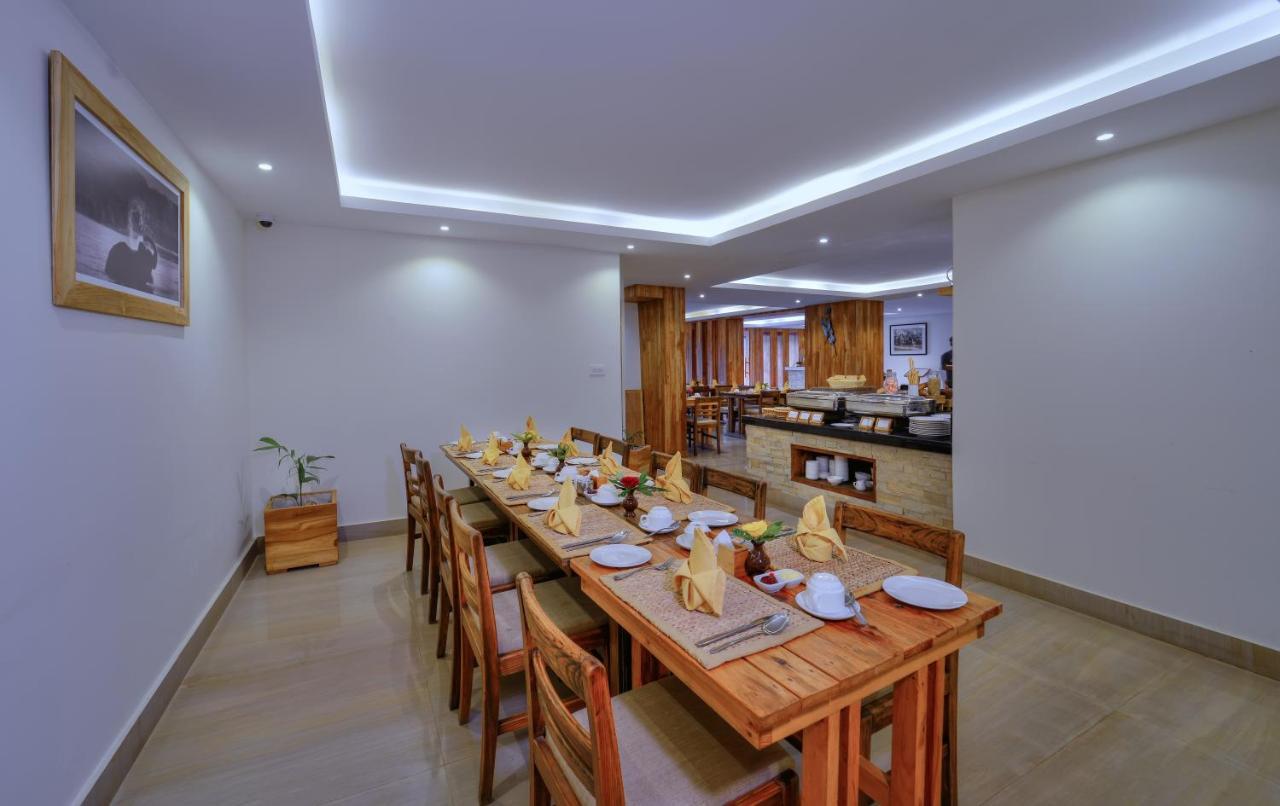 Aabas Pokhara By Barahi Hospitality Hotel Екстериор снимка