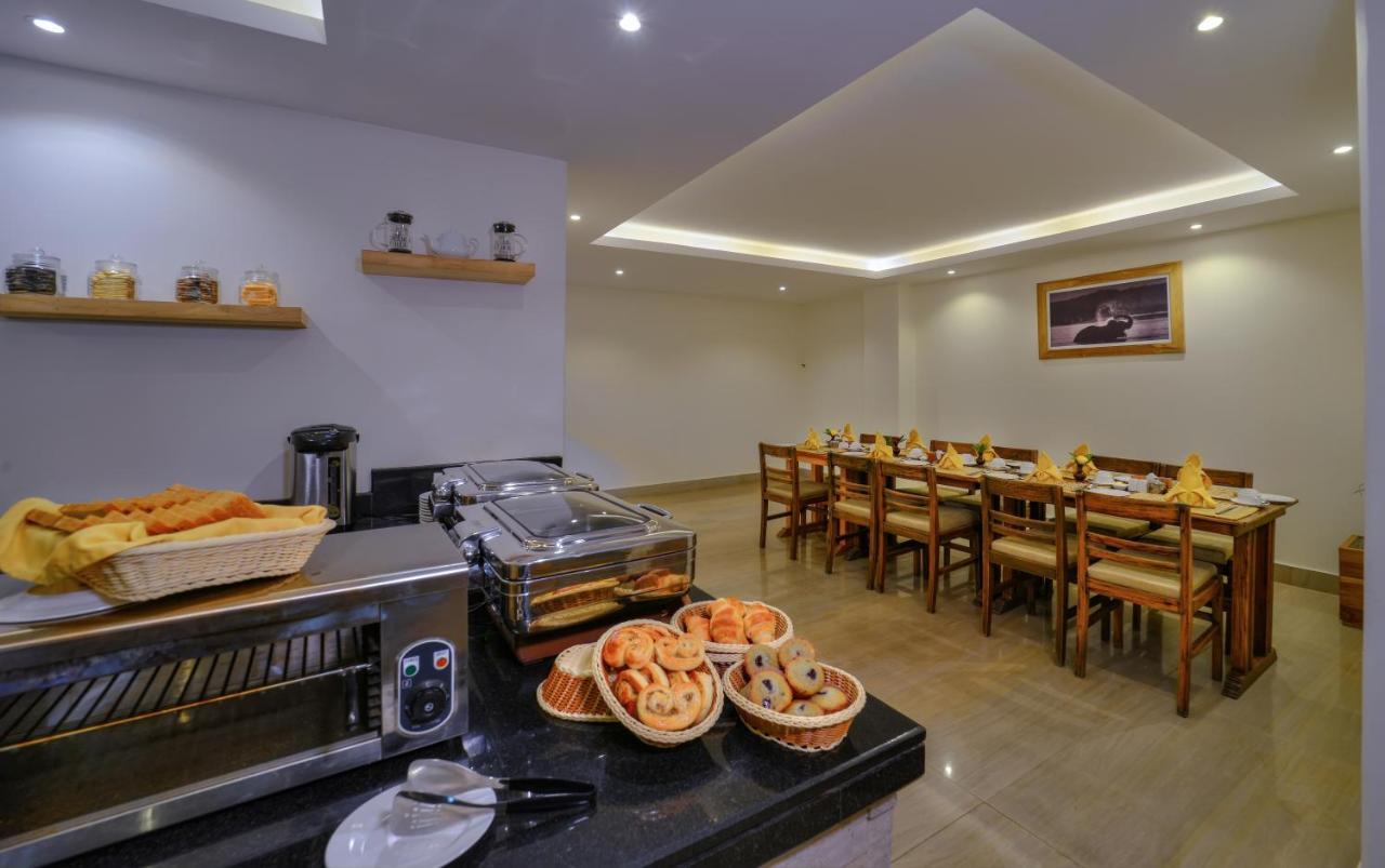 Aabas Pokhara By Barahi Hospitality Hotel Екстериор снимка