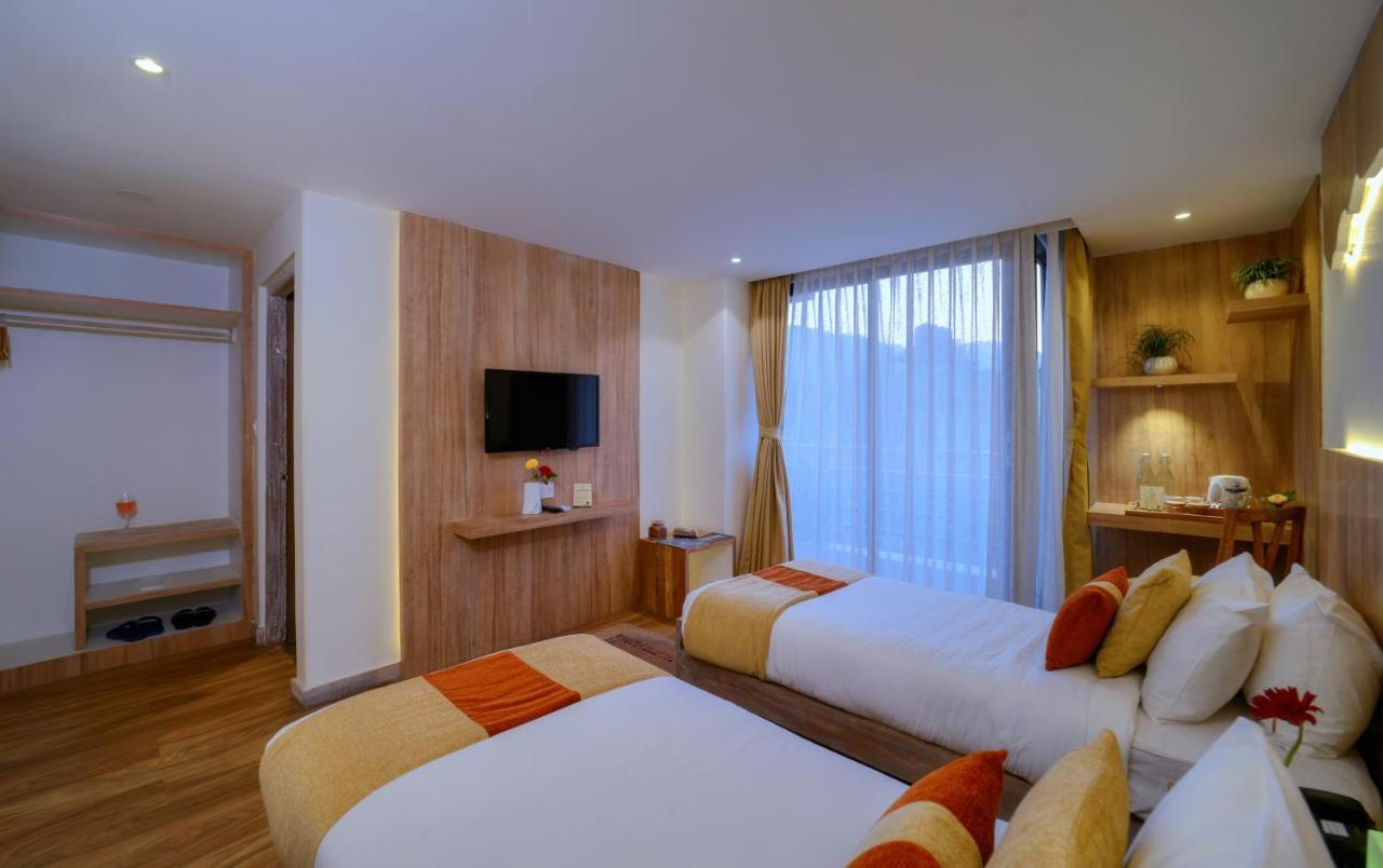 Aabas Pokhara By Barahi Hospitality Hotel Екстериор снимка