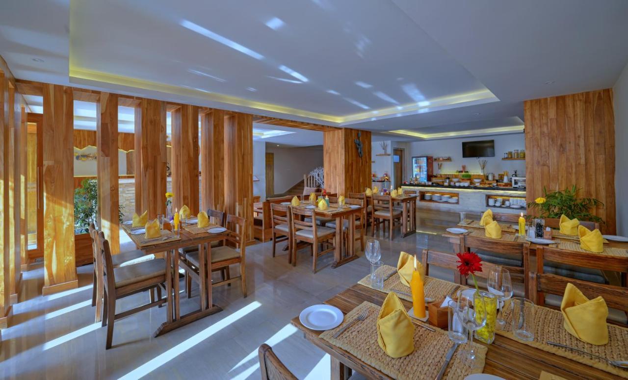 Aabas Pokhara By Barahi Hospitality Hotel Екстериор снимка