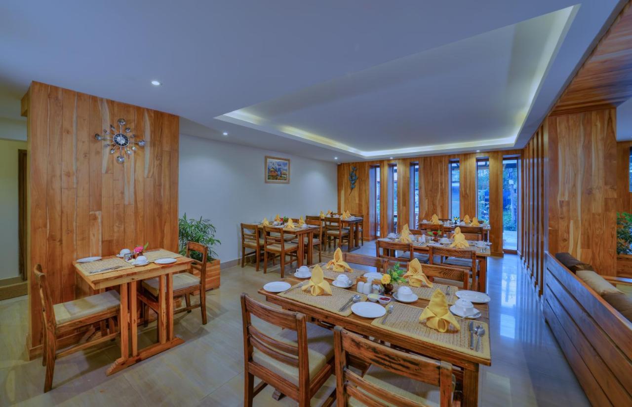 Aabas Pokhara By Barahi Hospitality Hotel Екстериор снимка
